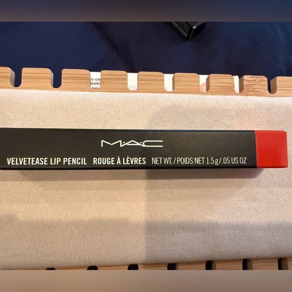 MAC Velvetease Lip Pencil – Lover’s Lane- Med Dark Orange- Full Size- Brand New - Picture 1 of 5